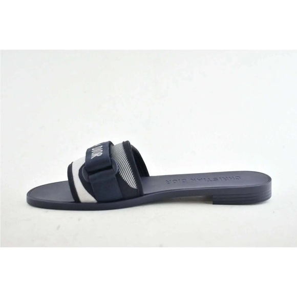 Christian Dior (R)Evolution Slide - Picture 5 of 10